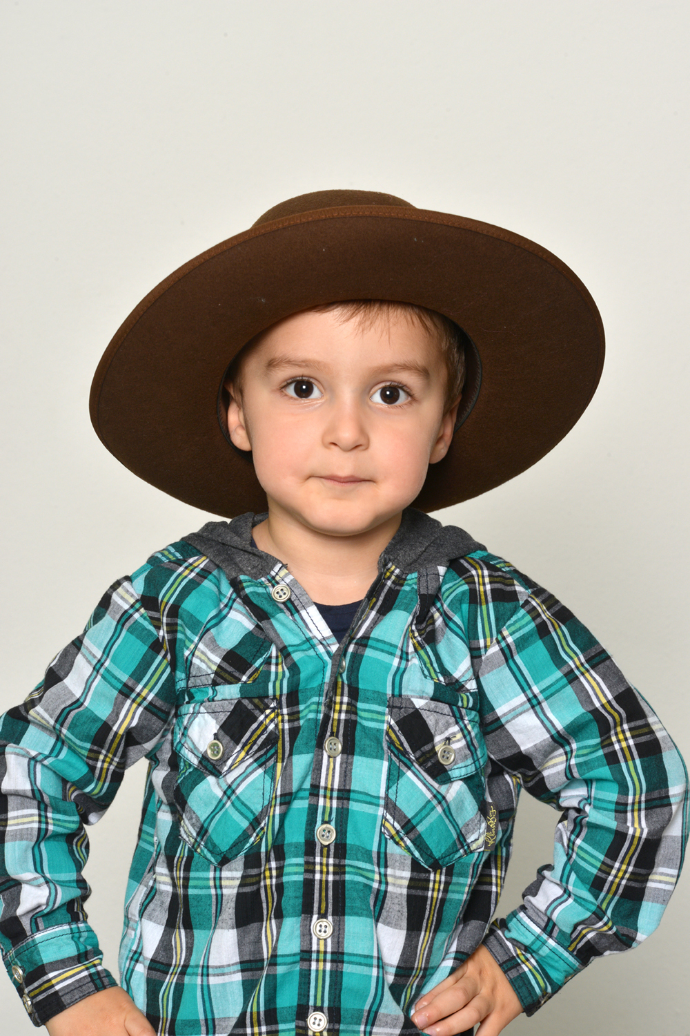 Modelo profissional AC008, masculino, 1.23 de altura, de Açores - Agência SVRP