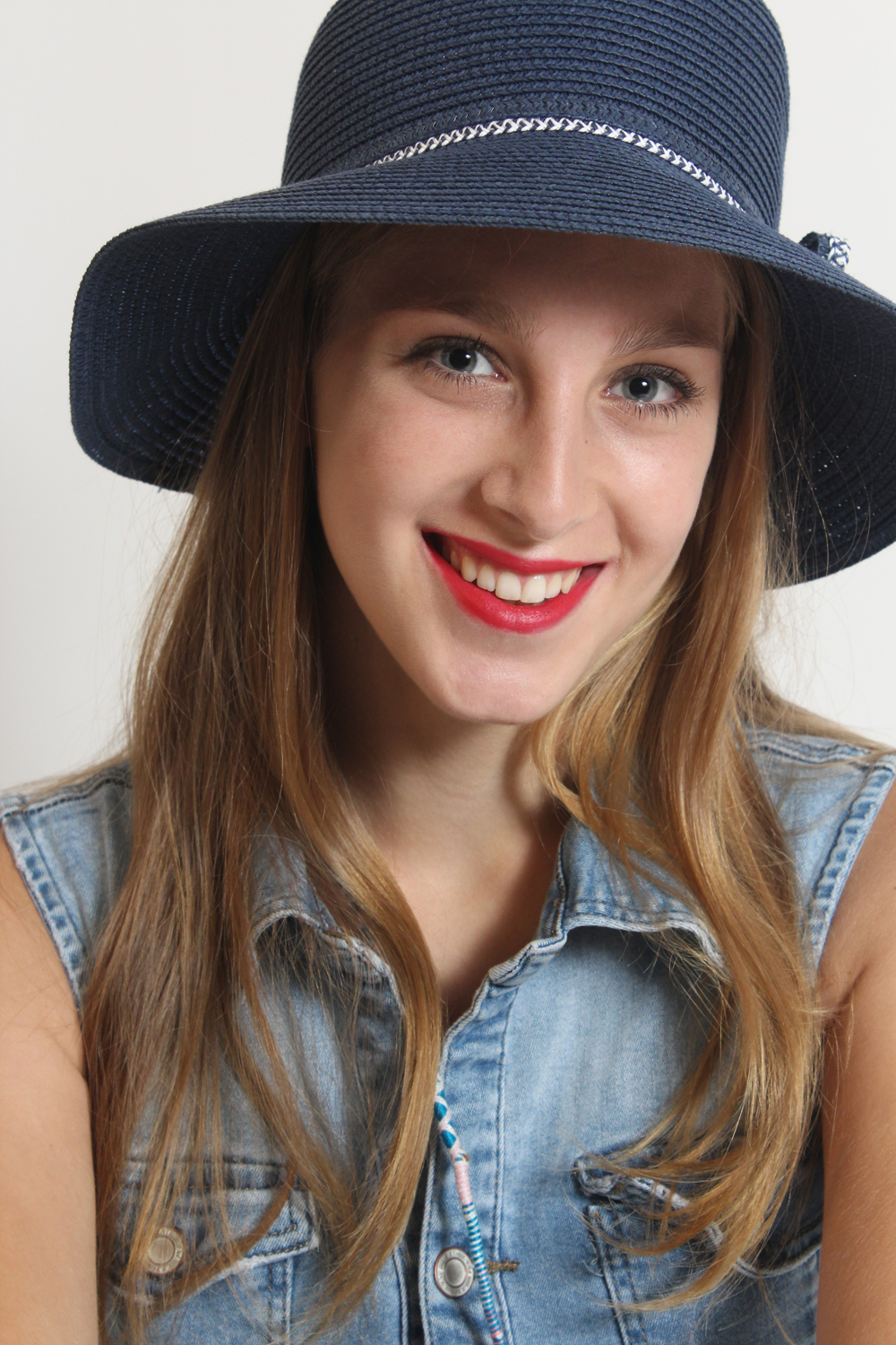 Modelo profissional BR002, feminino, 1.60 de altura, de Braga - Agência SVRP