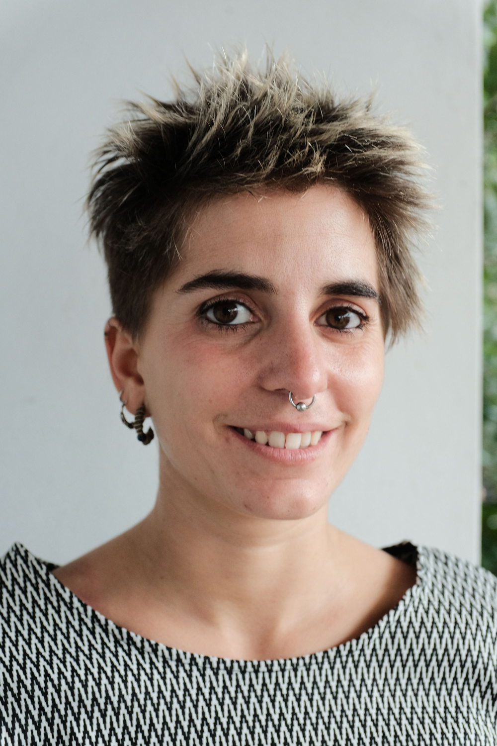 Modelo profissional BR009, feminino, 1.50 de altura, de Braga - Agência SVRP