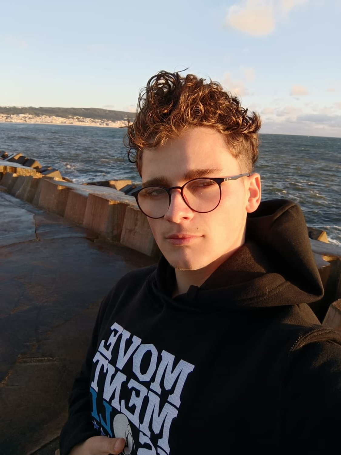 Modelo profissional CO011, masculino, 1.77 de altura, de Coimbra - Agência SVRP