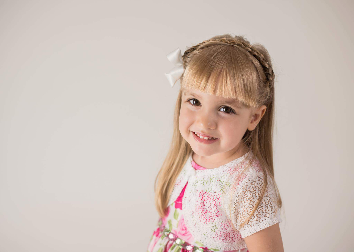 Modelo profissional FA021, feminino, 0.93 de altura, de Faro - Agência SVRP