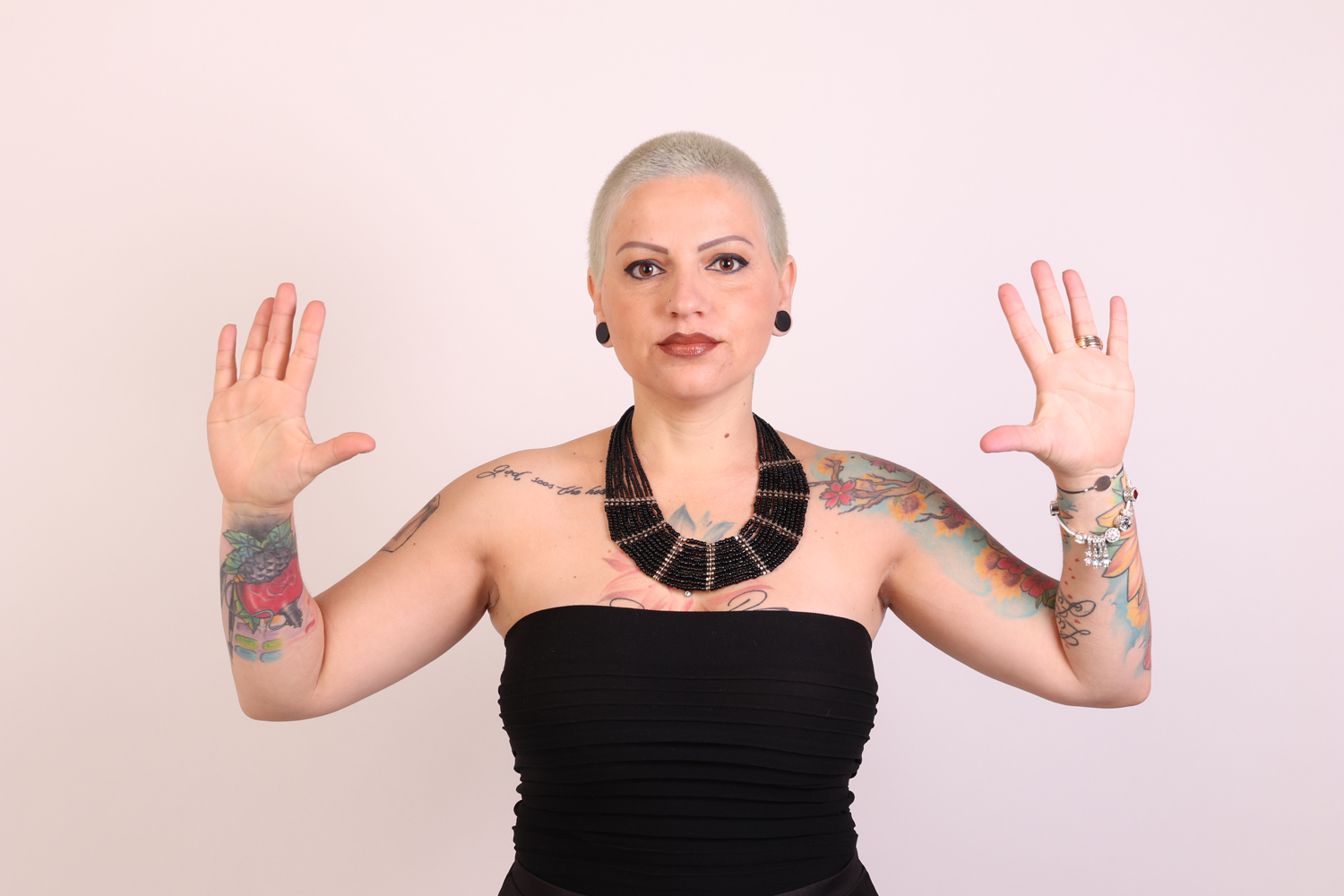 Modelo profissional LI005, feminino, 1.52 de altura, de Lisboa - Agência SVRP