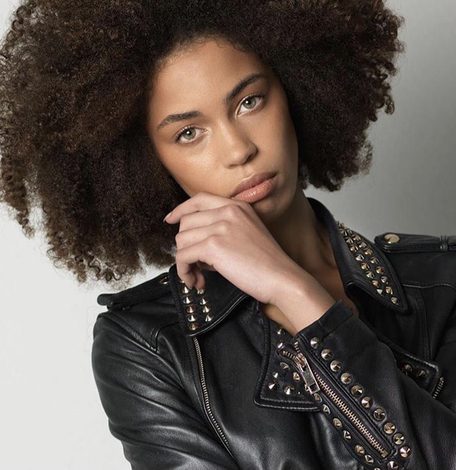 Modelo profissional LI050, feminino, 1.73 de altura, de Lisboa - Agência SVRP