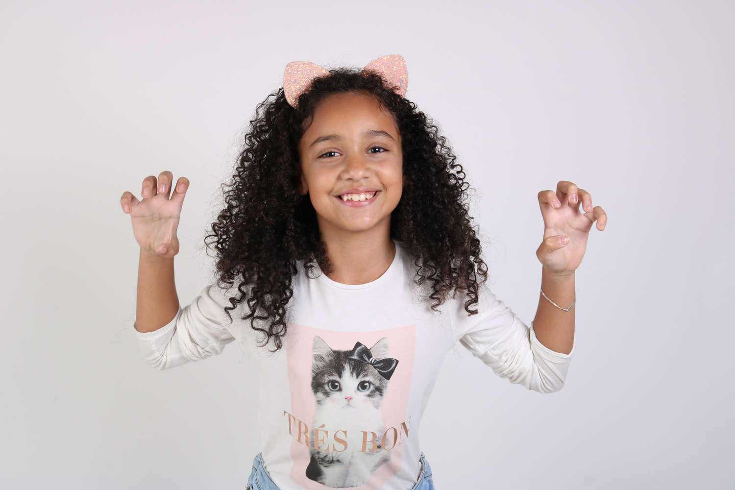 Modelo profissional LI105, feminino, 1.37 de altura, de Lisboa - Agência SVRP