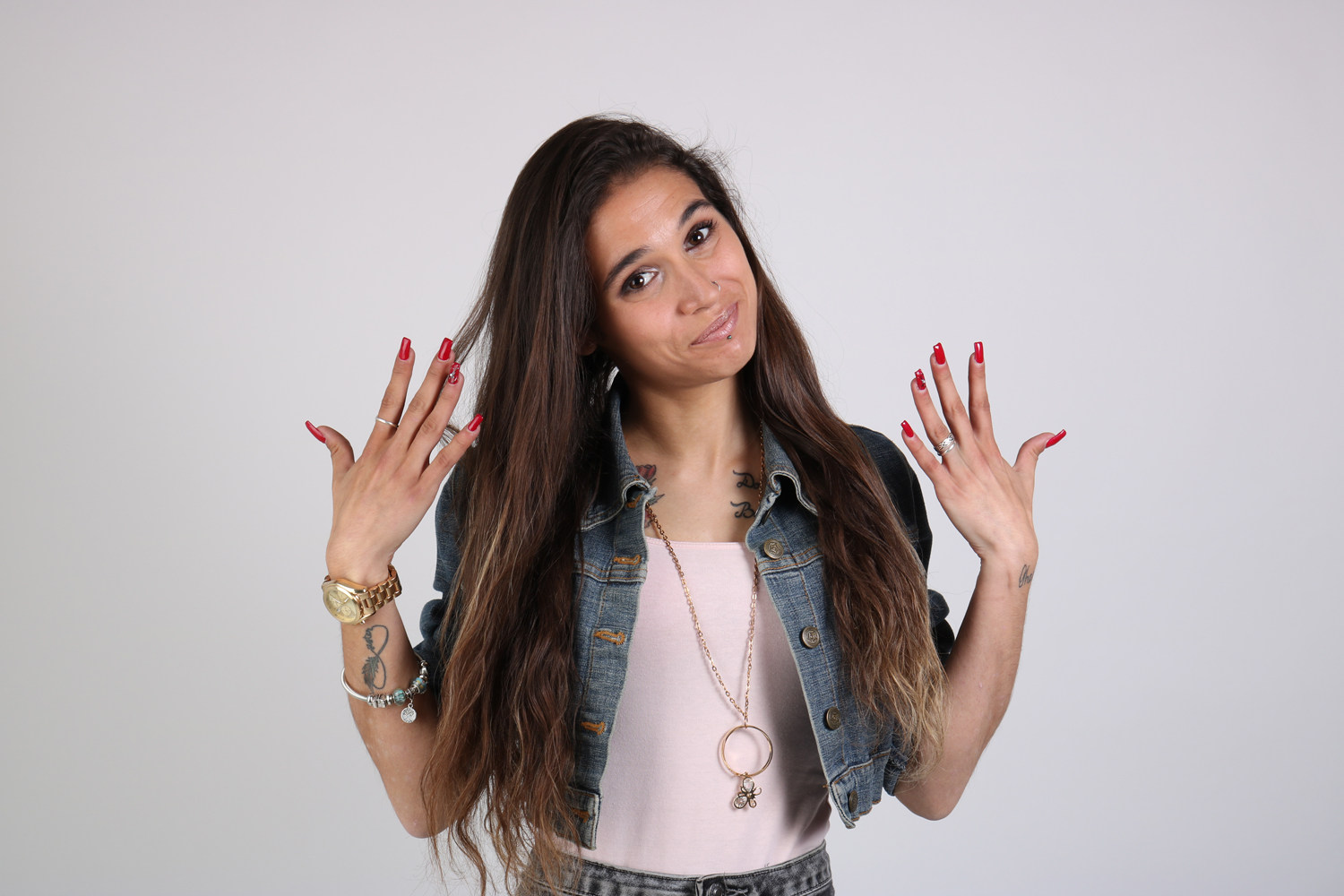 Modelo profissional LI115, feminino, 1.58 de altura, de Lisboa - Agência SVRP