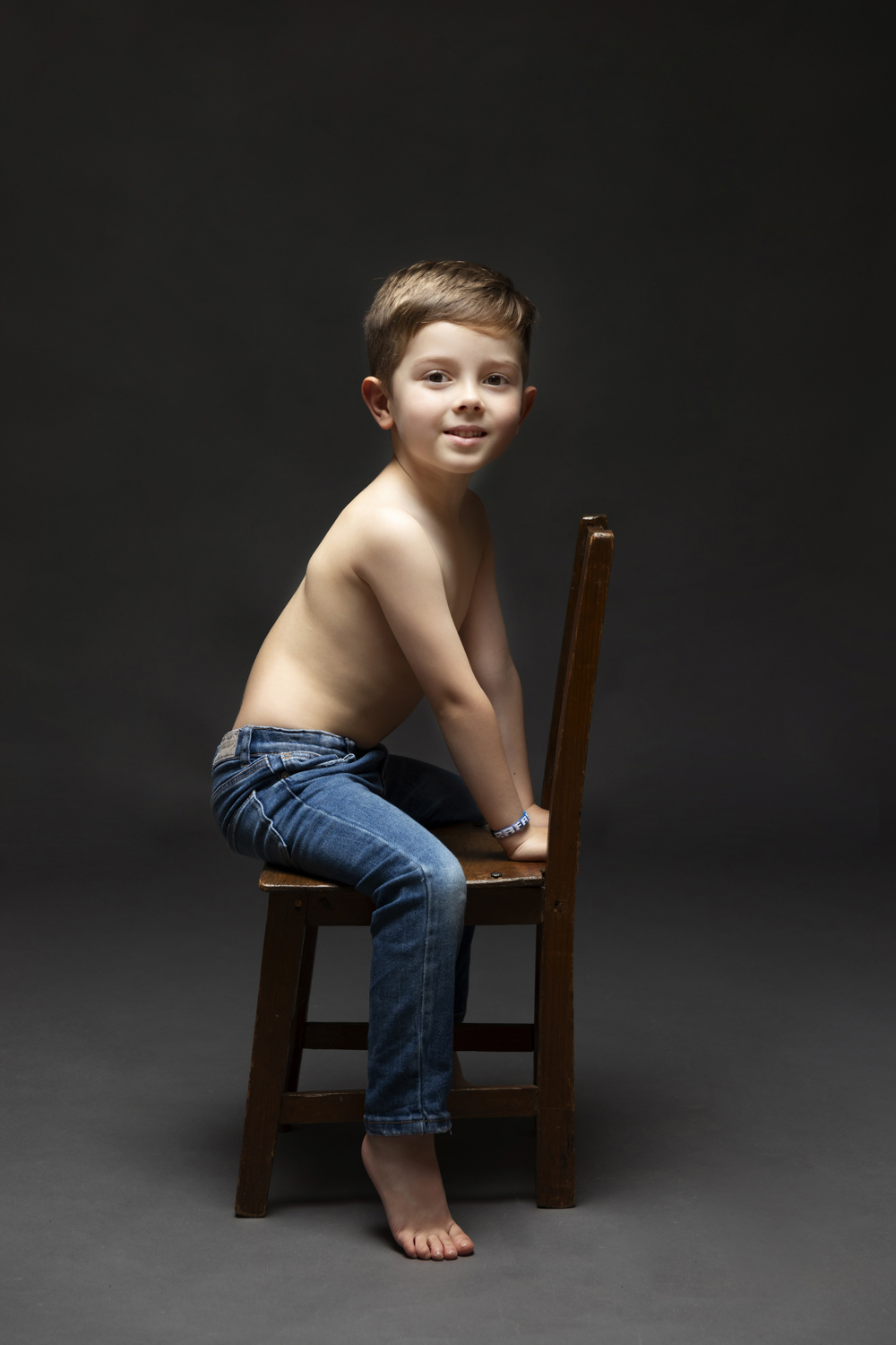 Modelo profissional LI122, masculino, 1.13 de altura, de Lisboa - Agência SVRP