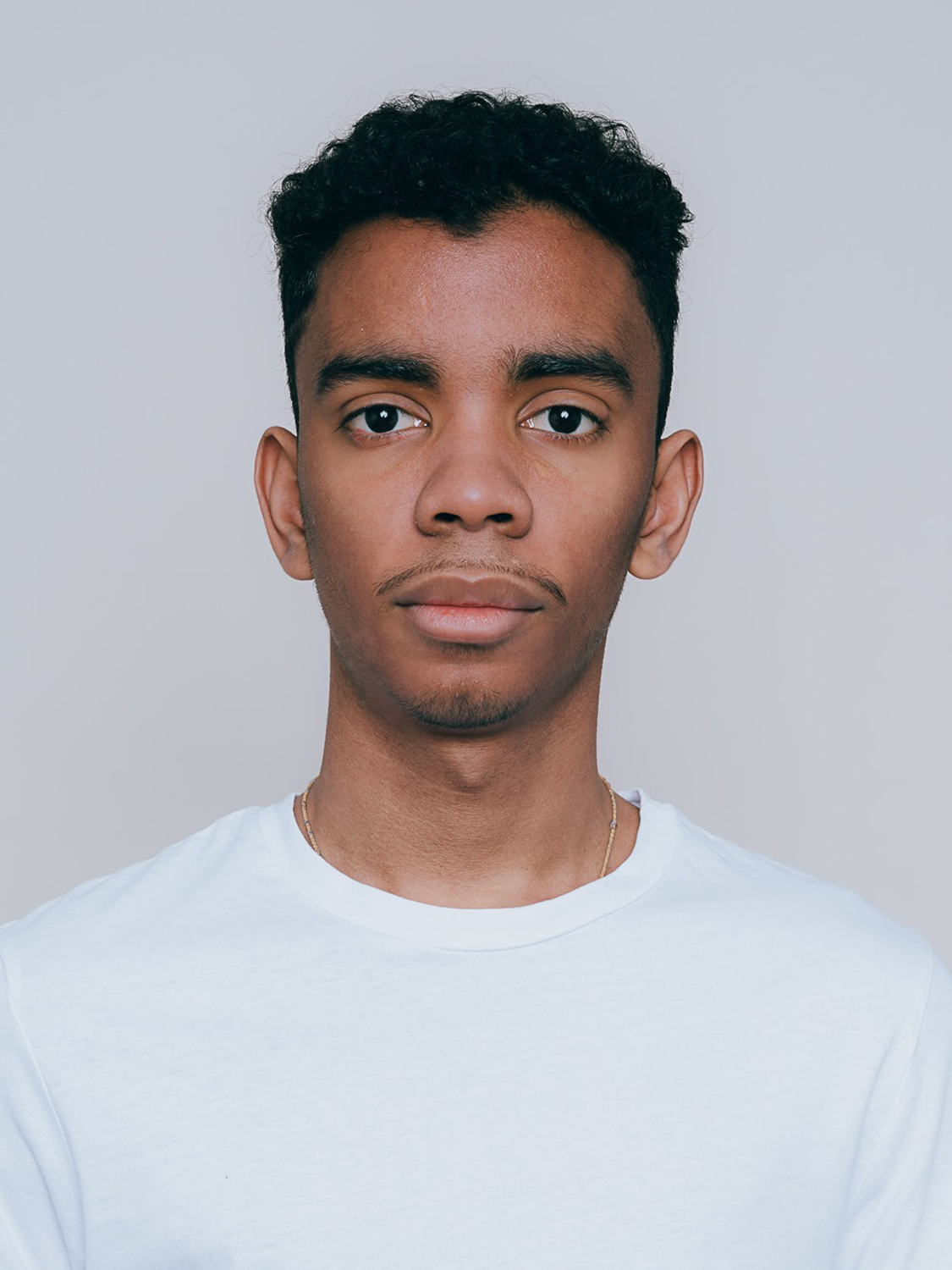 Modelo profissional LI216, masculino, 1.77 de altura, de Lisboa - Agência SVRP