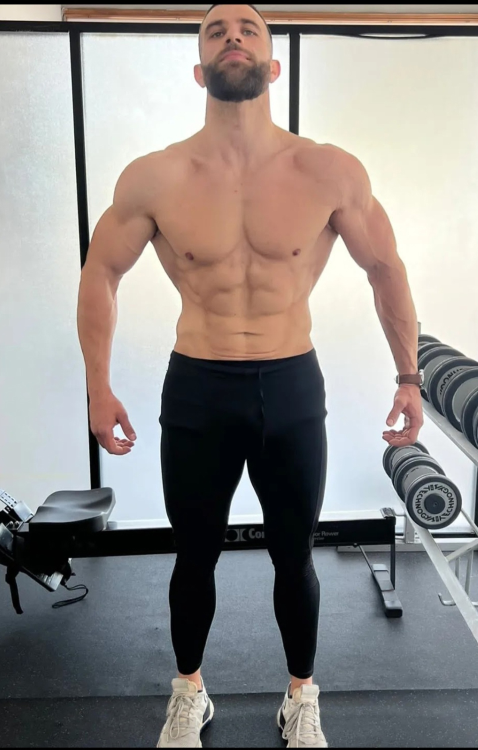 Modelo profissional PO059, masculino, 1.82 de altura, de Porto - Agência SVRP