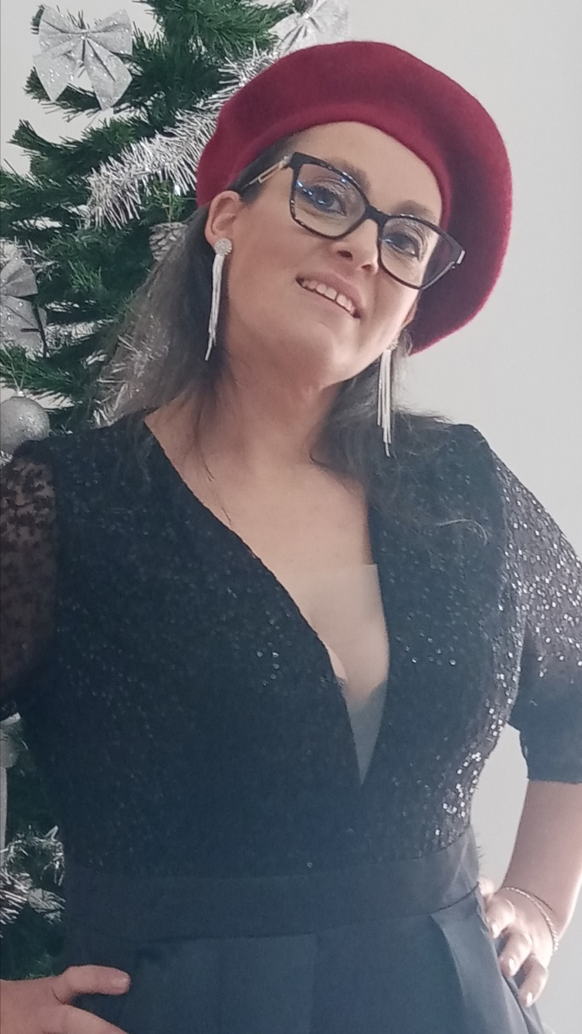 Modelo profissional PO064, feminino, 1.55 de altura, de Porto - Agência SVRP